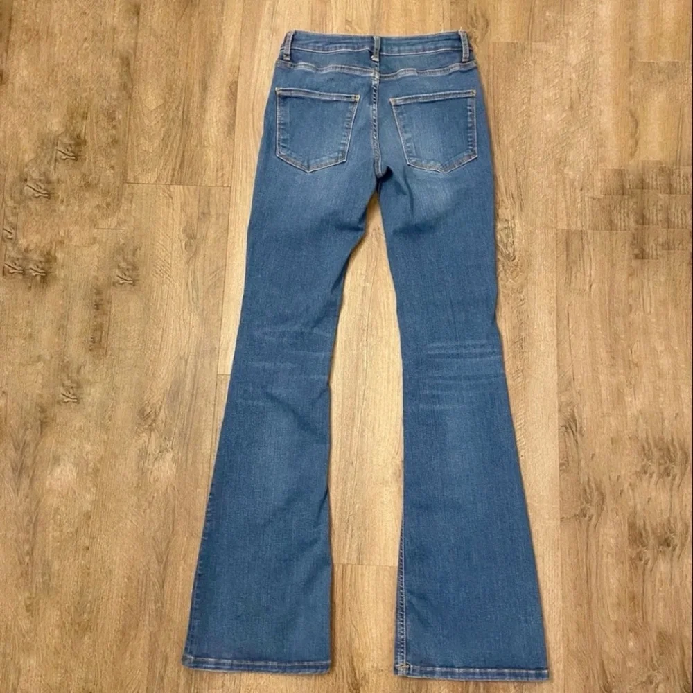 Zara Woman Premium Denim Collection Medium Wash Flare‎ Mid Rise Size 2